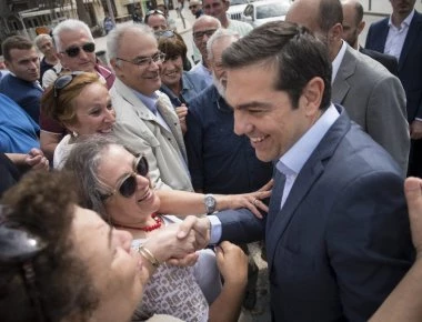 Ευδιάθετοι οι πολίτες στην Λήμνο στον Αλ. Τσίπρα: «Σε αδικεί η τηλεόραση - Είσαι πιο ωραίος από κοντά» (βίντεο)